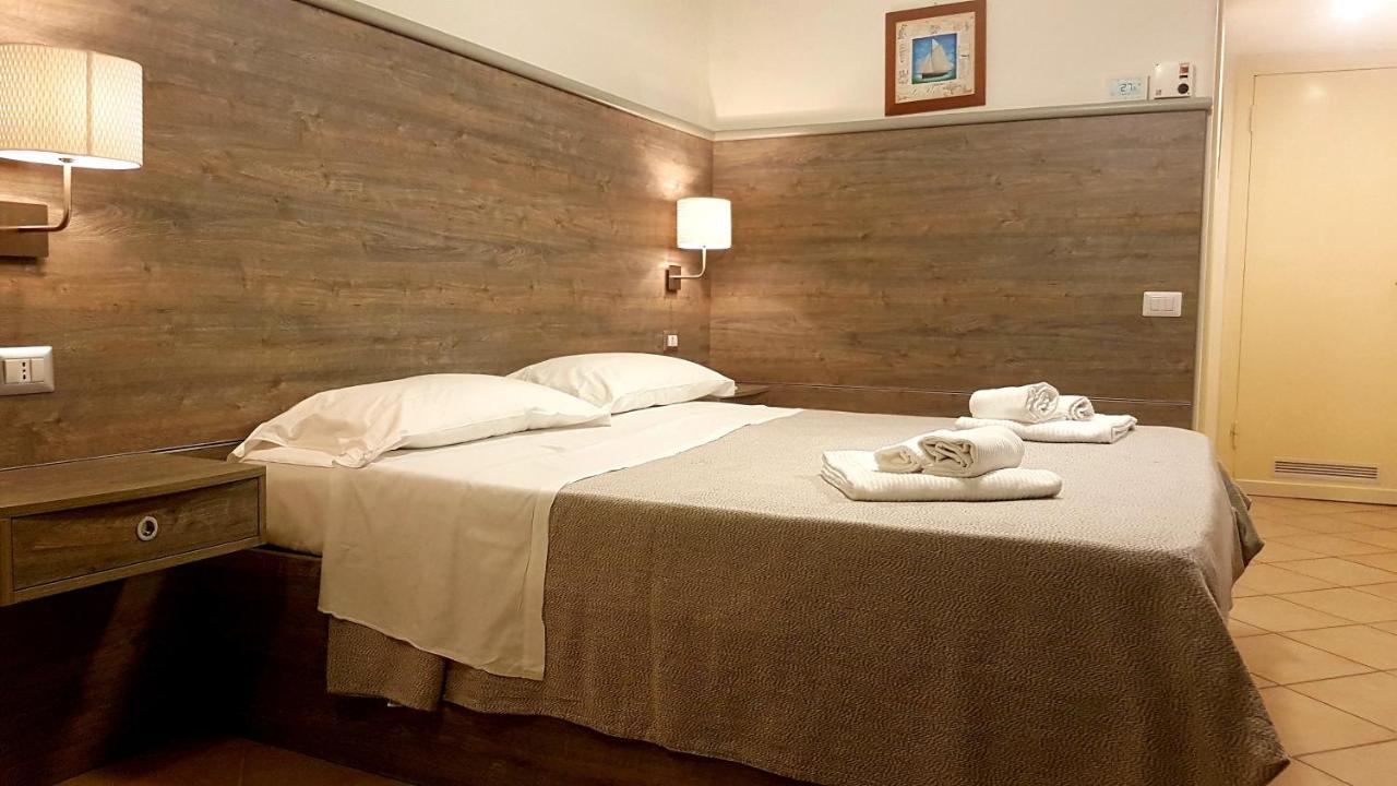 Hotel La Baia Понца Экстерьер фото