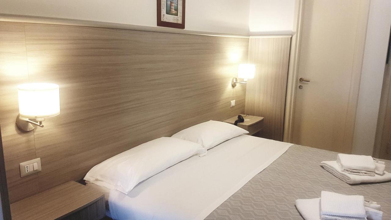 Hotel La Baia Понца Экстерьер фото