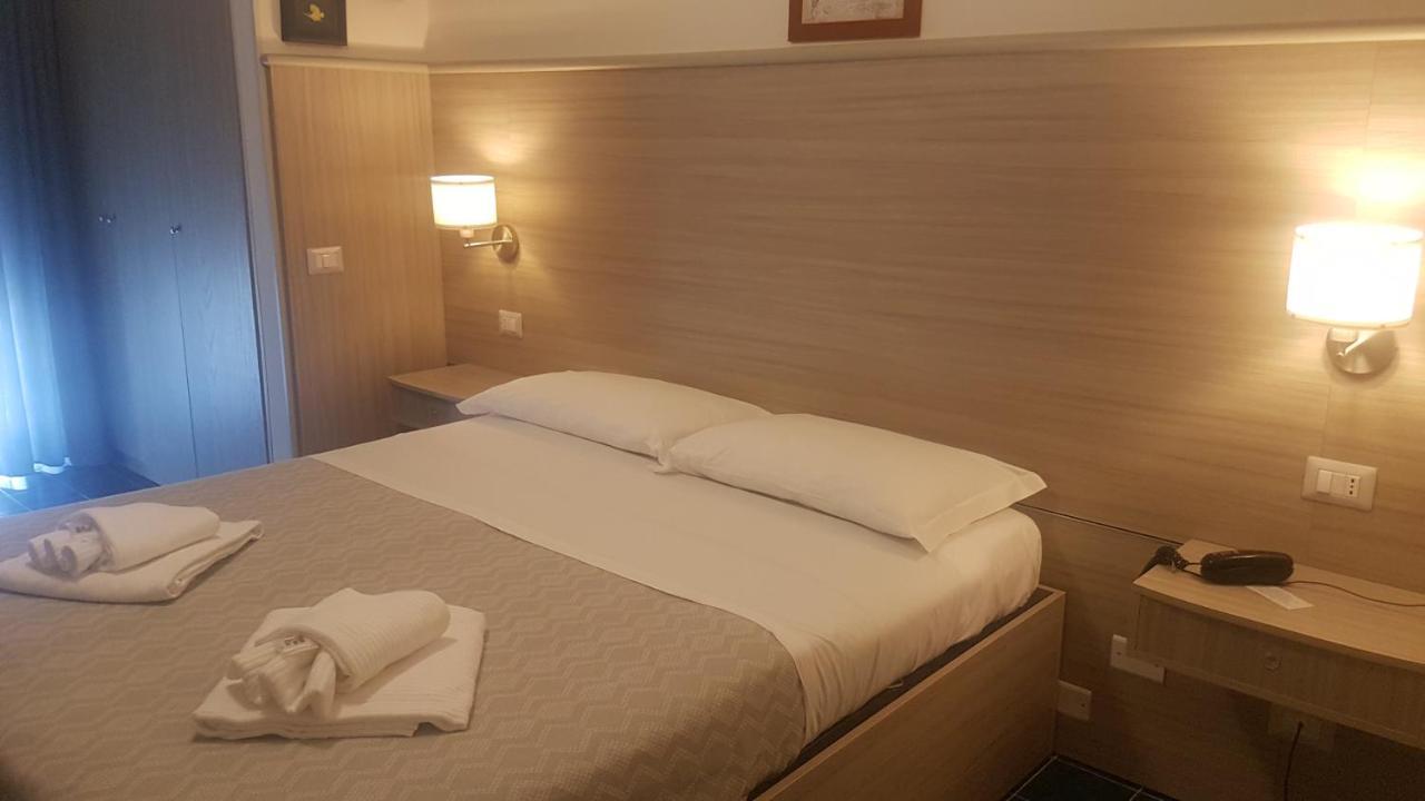 Hotel La Baia Понца Экстерьер фото