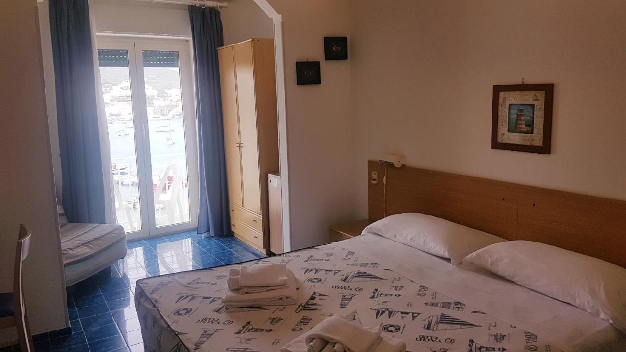 Hotel La Baia Понца Экстерьер фото
