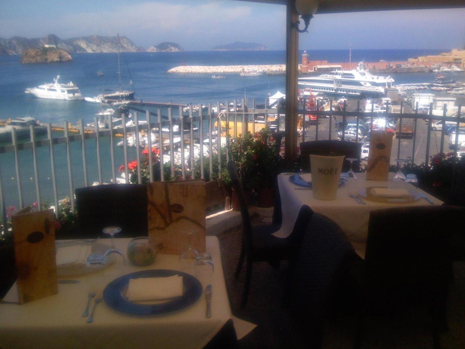 Hotel La Baia Понца Экстерьер фото