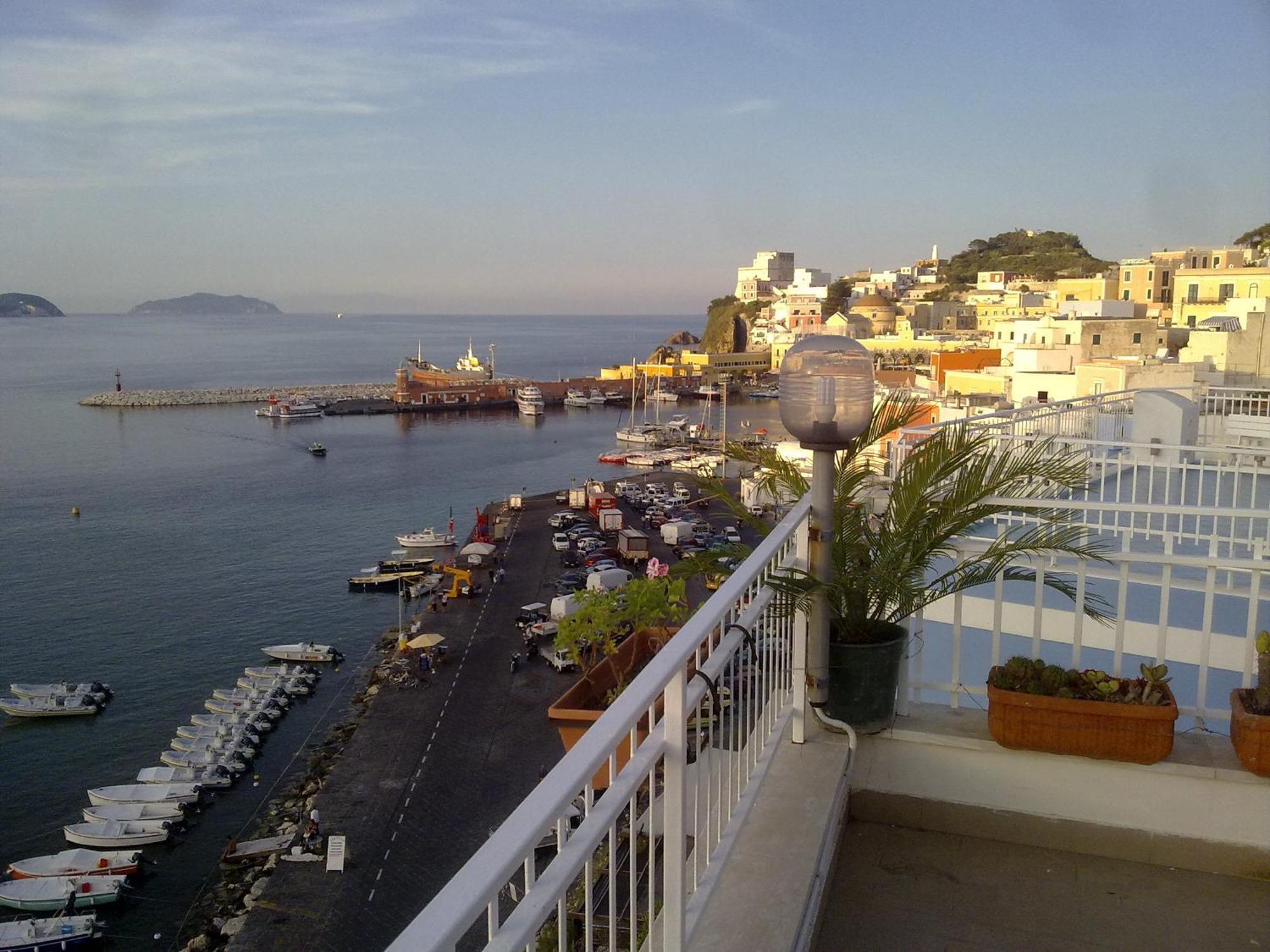 Hotel La Baia Понца Экстерьер фото